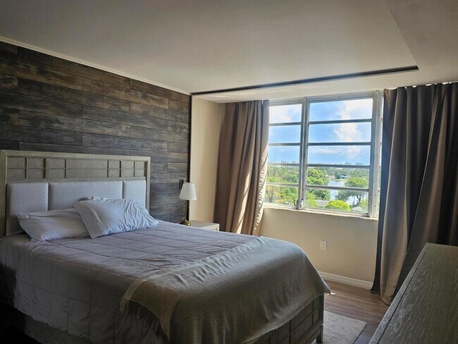 Building Photo - 1780 NE 191st St