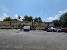 Building Photo - 20200 NE 29th Ct