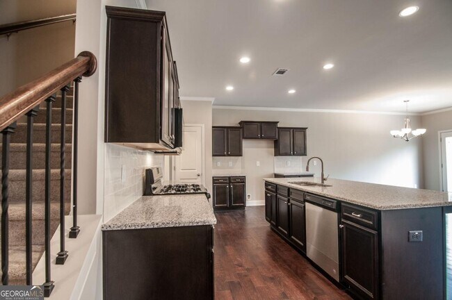 Building Photo - 2006 Wheylon CT