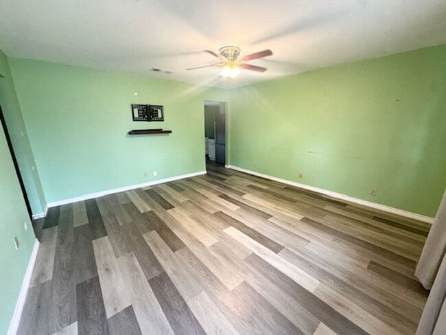 Building Photo - Cozy 3/1.5 Ready To Rent ASAP