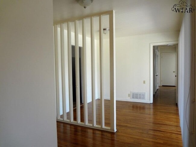 Building Photo - 1553 Hanover Rd
