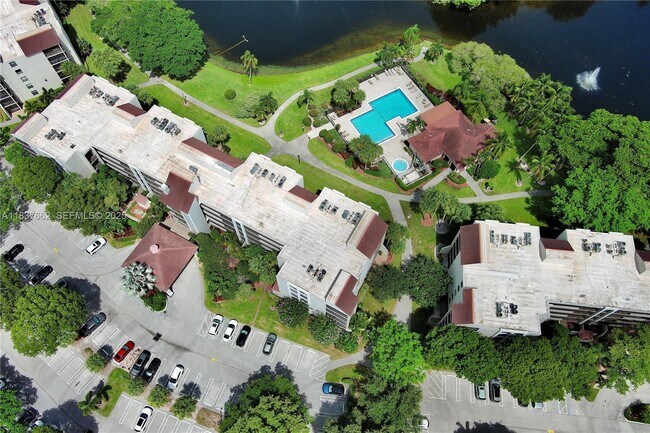 Building Photo - 1915 Lavers Cir