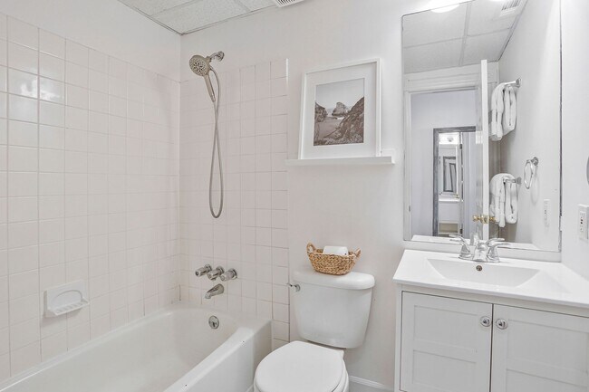 Building Photo - Kalorama Apartment – Renovated One-Bedroom with Private Balcony