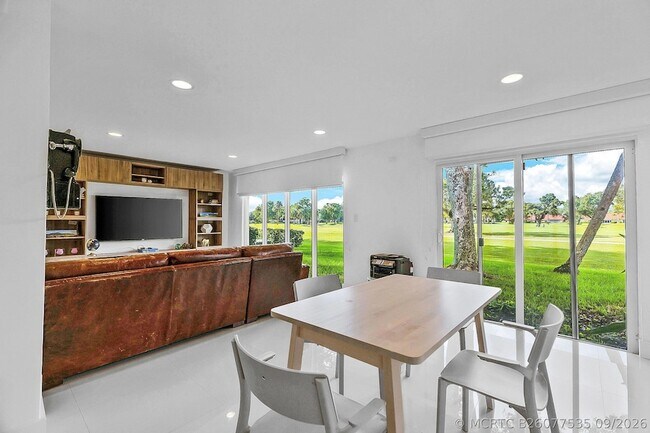 Building Photo - 3759 Oaks Clubhouse Dr