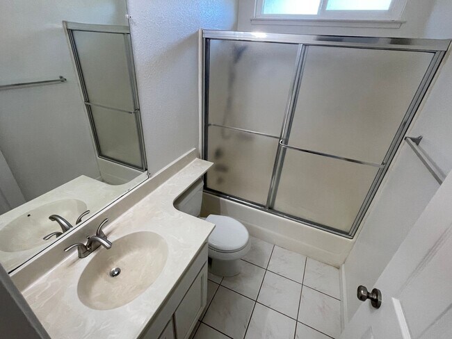 Building Photo - Updated Gorgeous Antioch Home with Pool