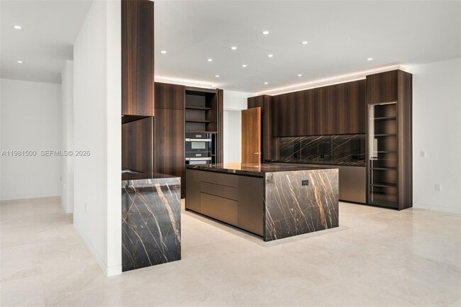 Building Photo - 5 Grove Isle Dr