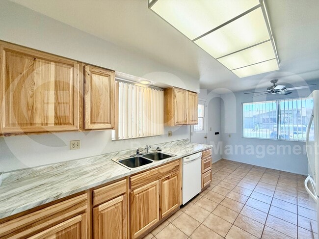 Building Photo - 10829 W Sarabande Cir