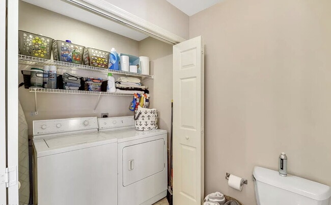 Building Photo - Duplex Apartment Close to Downtown Bluffton!
