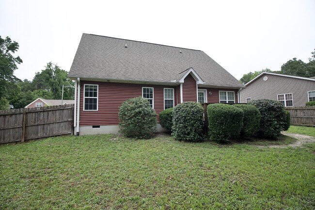 Building Photo - Great 3 bed + bonus house in Aberdeen