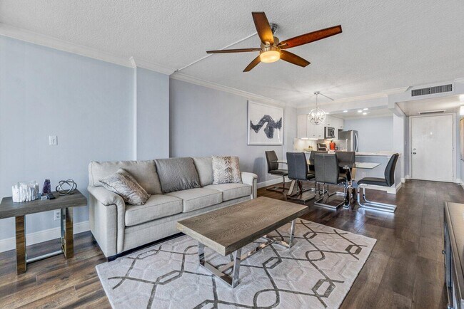 Building Photo - 14 Royal Palm Way