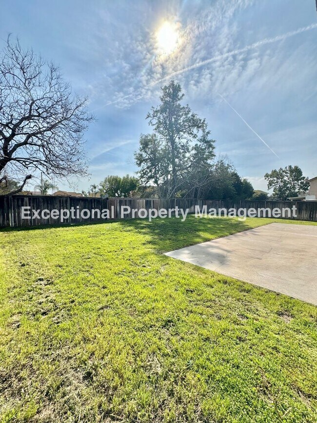 Building Photo - Ready to move in 3 bed 3 bath home!