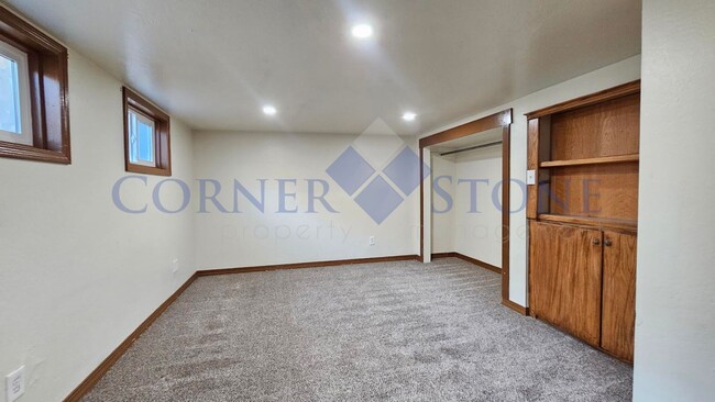 Building Photo - Charming mid century home in Nampa