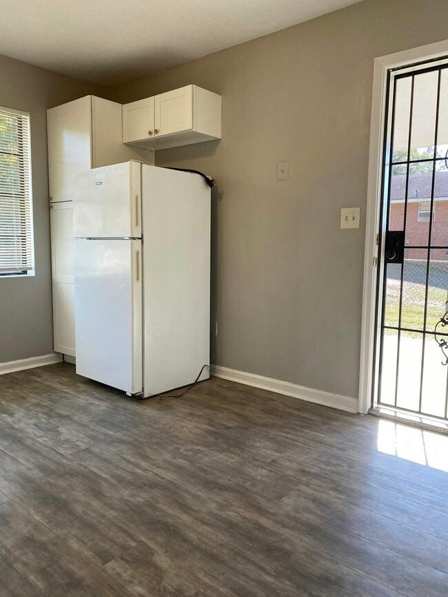Building Photo - 6916 Bradshaw Dr