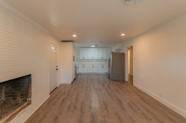 Building Photo - 1103 N Grant Dr