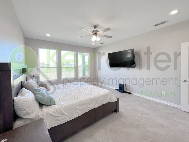 Building Photo - 4708 Ensenada Ave