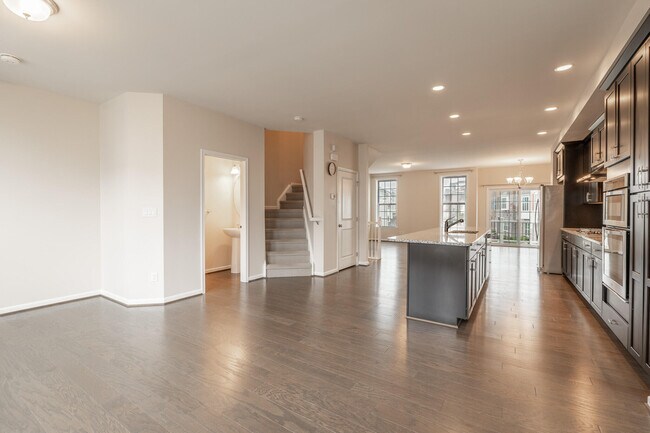 Building Photo - 2715 S Spurway Dr