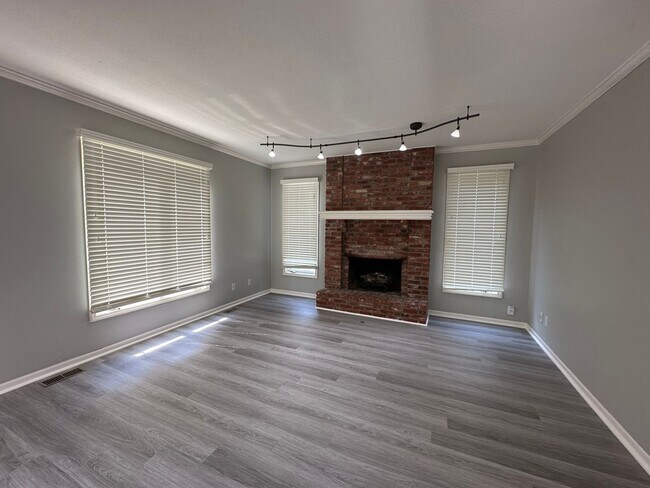 Building Photo - {10709}  Spacious Overland Park Duplex + T...
