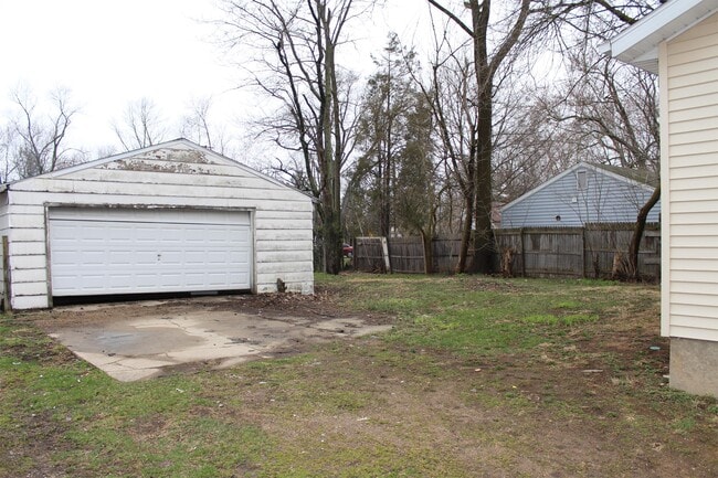 Building Photo - 1519 Baker Dr