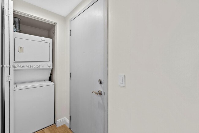 Building Photo - 3180 SW 22nd Terrace