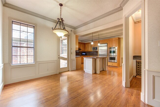 Building Photo - 2510 Potomac Dr