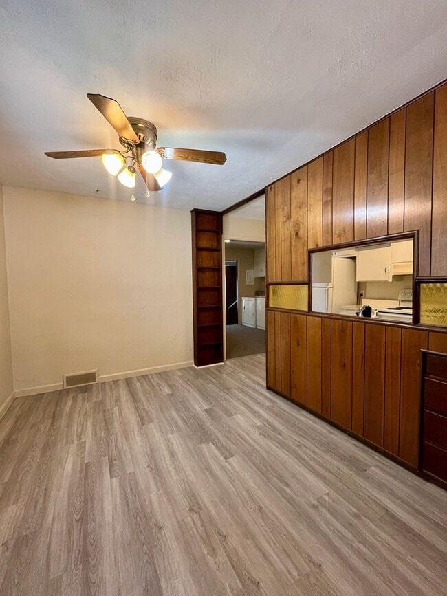 Building Photo - Charming 3-Bedroom Home with Spacious Layo...