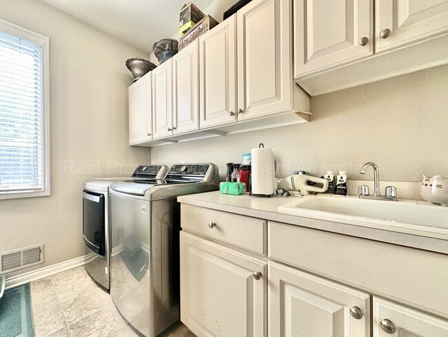 Building Photo - Spacious 4-Bed Colonial in Troy’s Stone Ha...