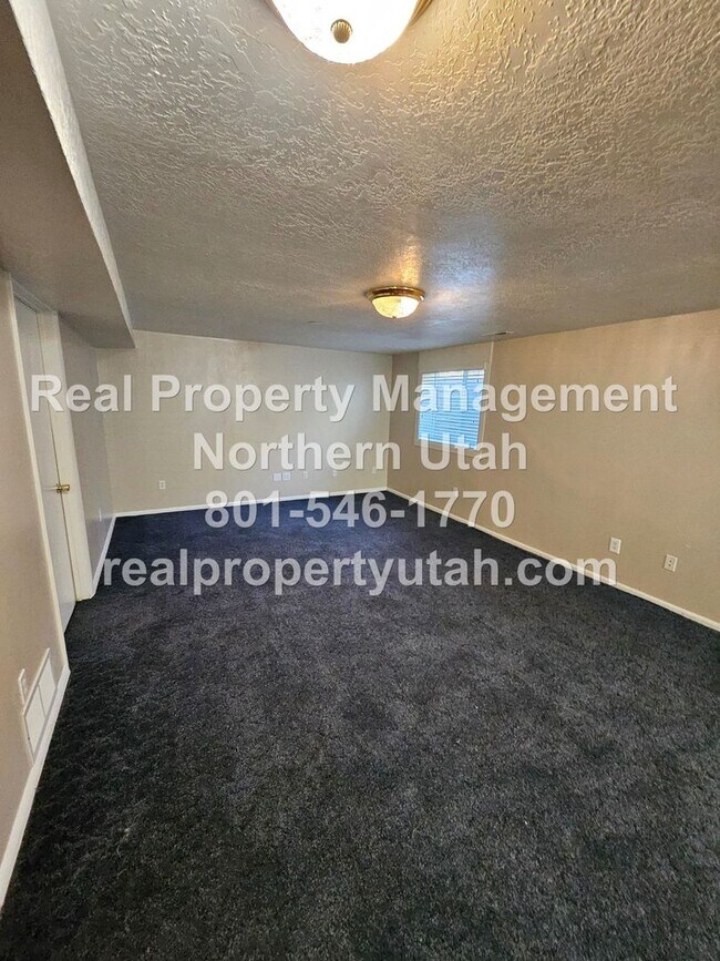 Building Photo - 3 Bedroom 2 Bath Ogden Duplex Coming Soon!