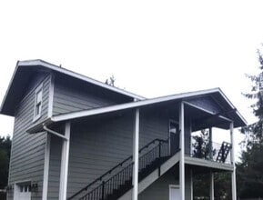 Building Photo - Studio Apt in Private Setting