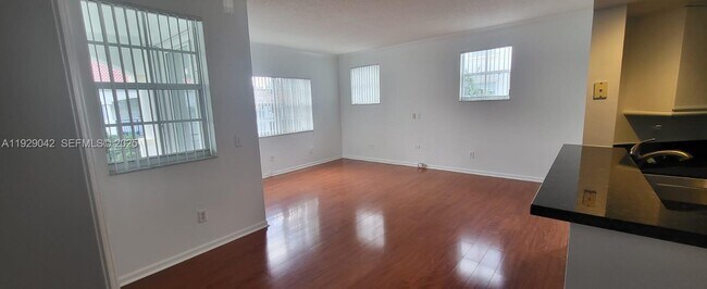 Building Photo - 3255 NE 184th St