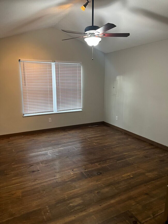 Building Photo - Adorable 3 Bedroom, 2 Bath Home!