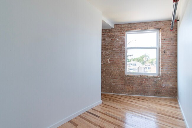 Building Photo - 2202 Lombard Ave