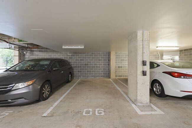 Building Photo - Experience modern living in this beautifully appointed junior one-bedroom/studio featuring an ope...