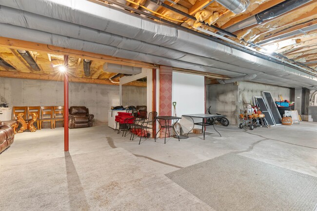 Building Photo - 6 Tanglewood Dr
