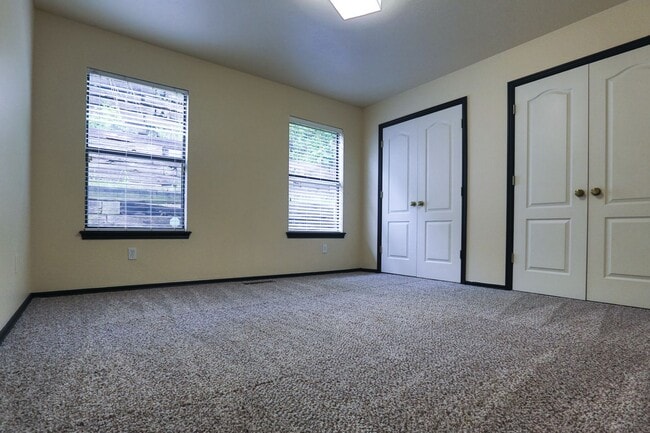 Building Photo - Modern 3BR/2BA Home in Jenks School Distri...