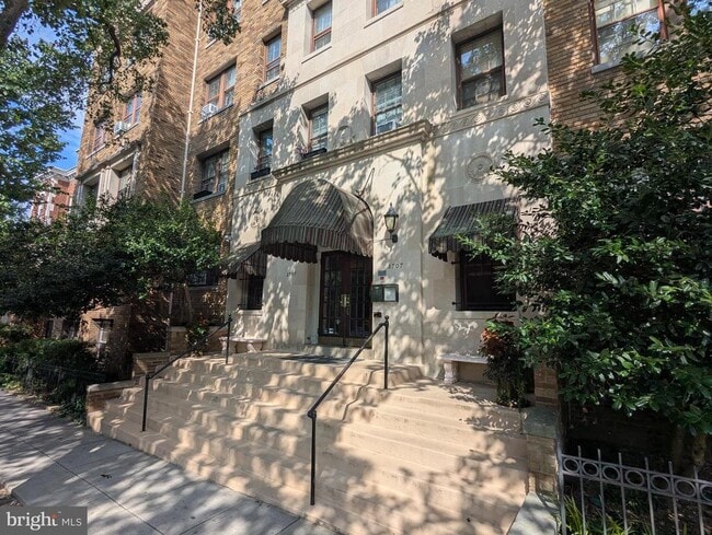 Building Photo - 2707 Adams Mill Rd NW