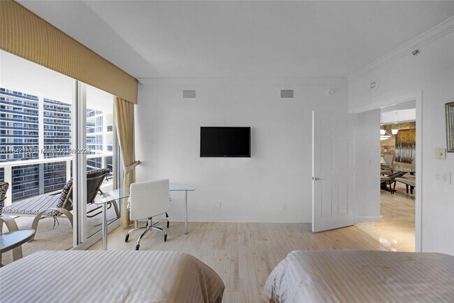 Building Photo - 3200 N Ocean Blvd