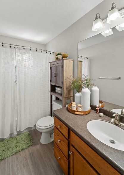 Building Photo - 1485 Navajo Dr