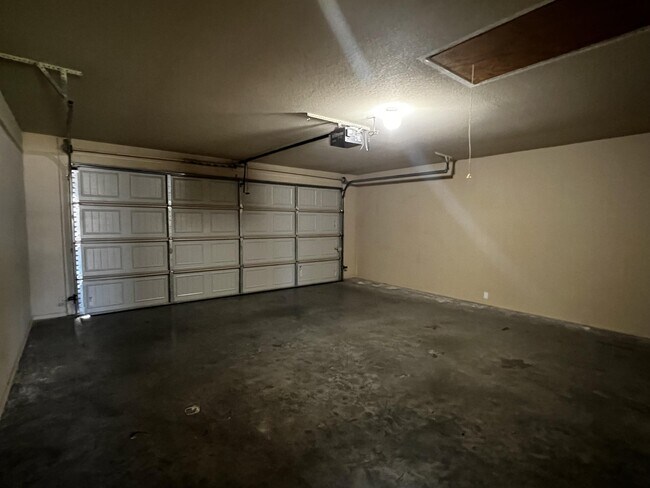 Building Photo - 210 Regency Dr