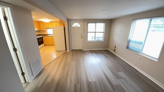 Building Photo - Regency Cove 55+ Gated Community - 2 bedroom won't last long, come See!!