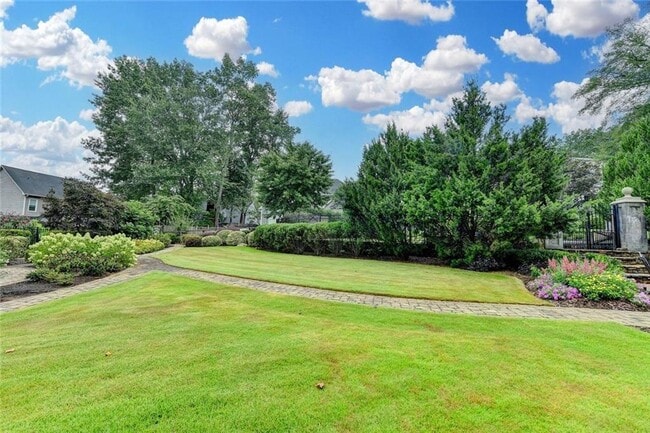 Building Photo - 2611 Briers N Dr