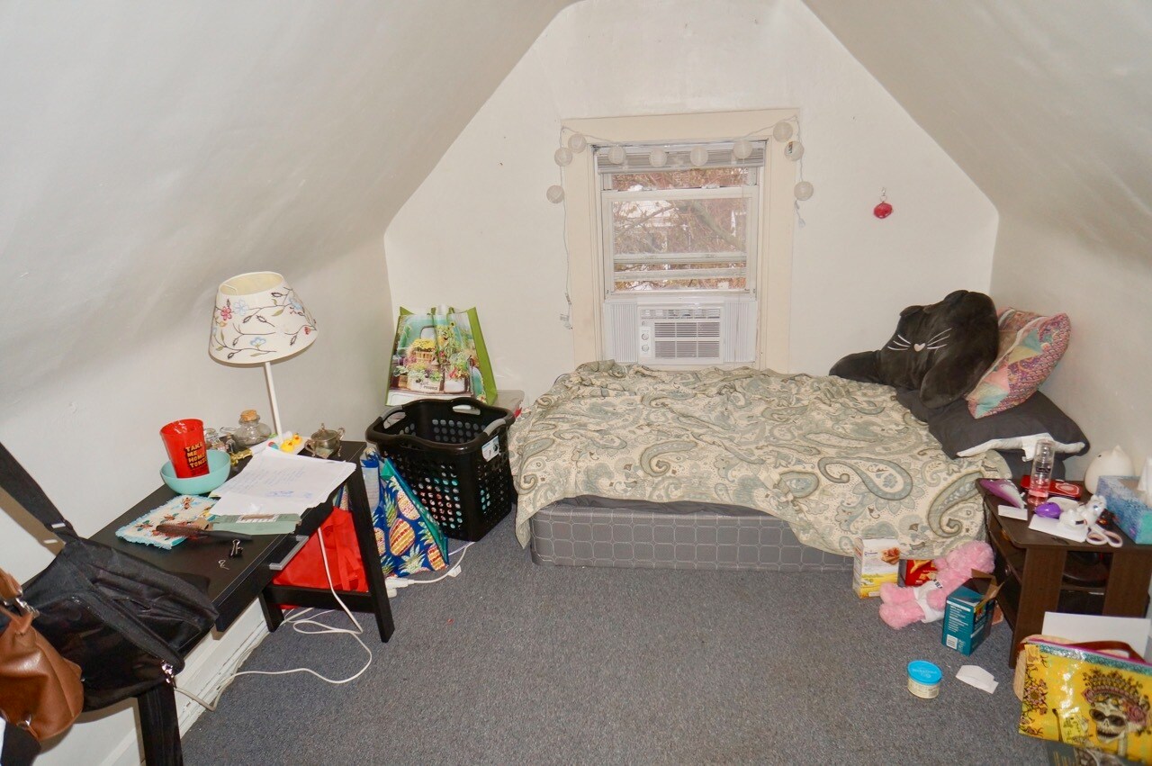 Building Photo - 2346 Stratford Ave