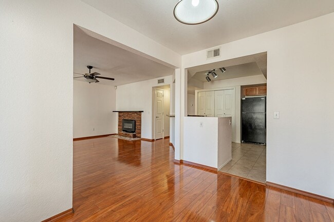 Building Photo - Ready to Move In - Two Bedrooms!