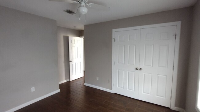 Building Photo - 933 Meadowlark Circle