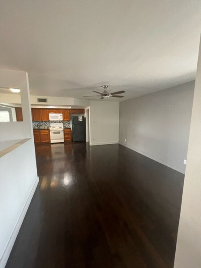 Building Photo - Charming 3 Bedroom Home | Oversized Backyard on Corner Lot