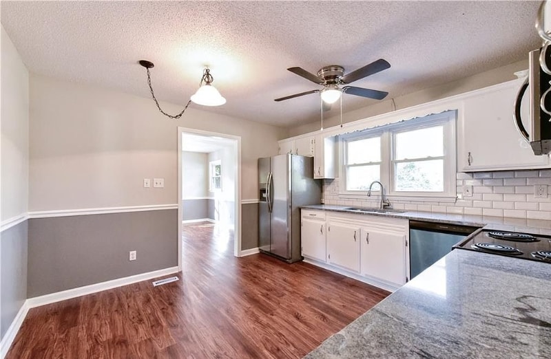 Building Photo - 233 Vivian Dr