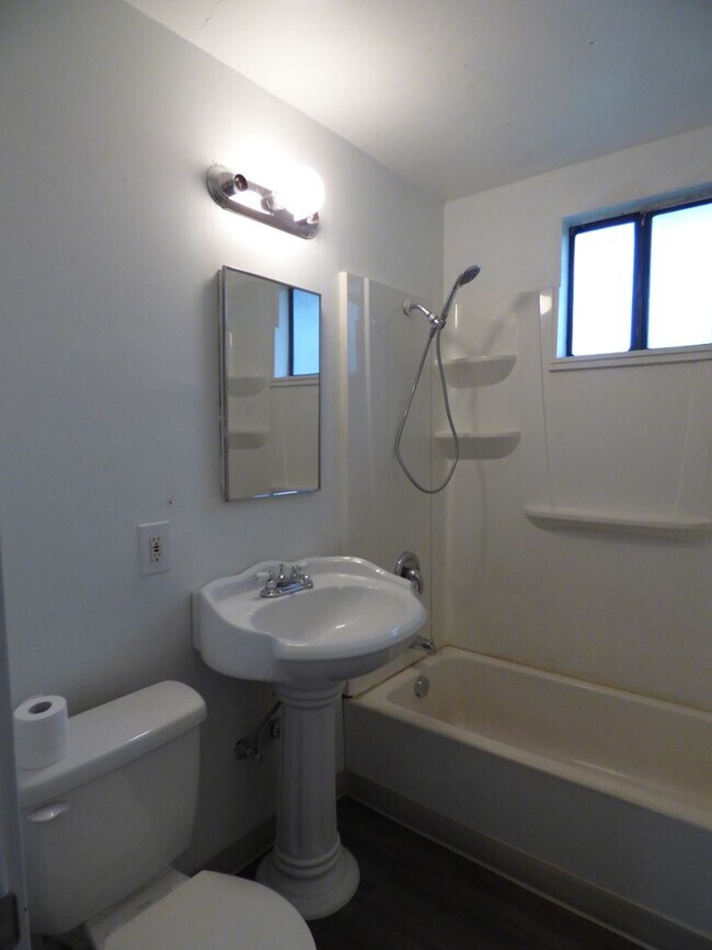 Building Photo - 4772/4776/4782 Sunnyview Rd NE Salem, OR 97305