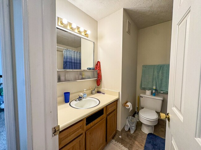 Building Photo - 515 N 200 E