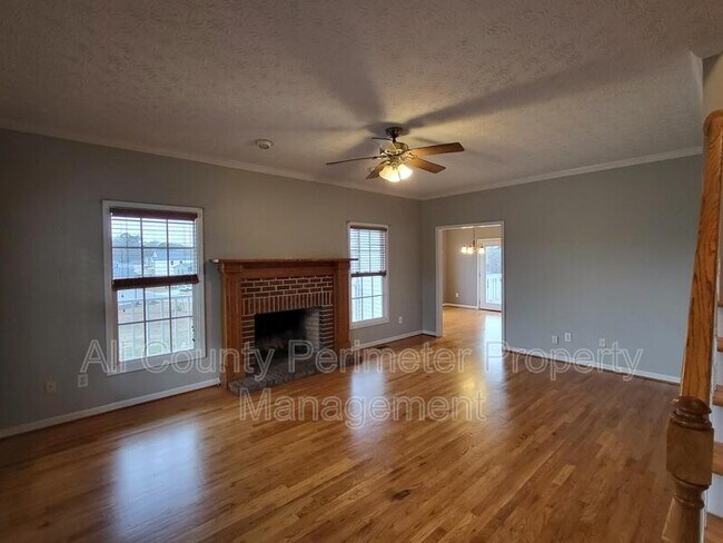 Building Photo - 653 Glenn Gee Rd