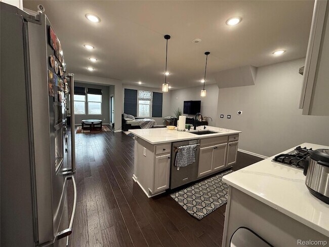 Building Photo - 4811 Broomfield Way