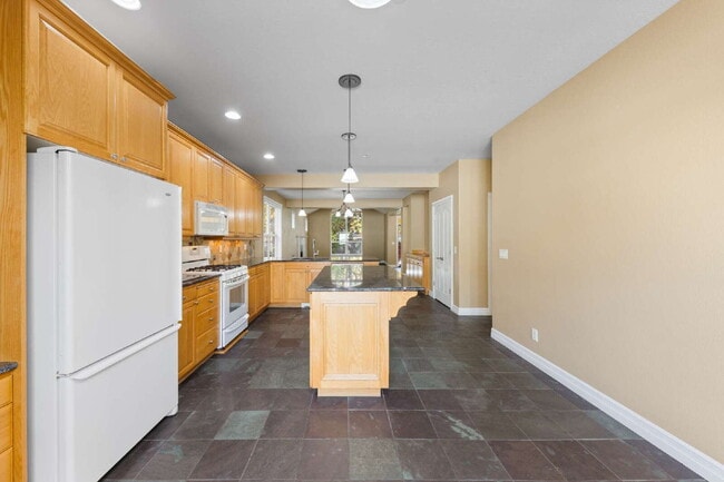 Building Photo - Beautiful Home in 55+ Community!